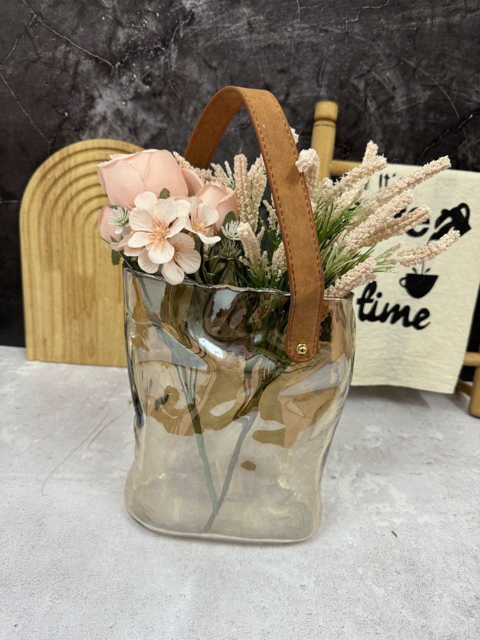 گلدان پیرکس و دسته چرمی